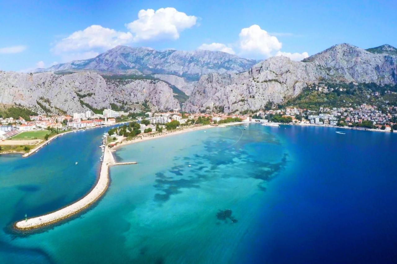 Apartments & Restaurant Galeb Marusici  外观 照片