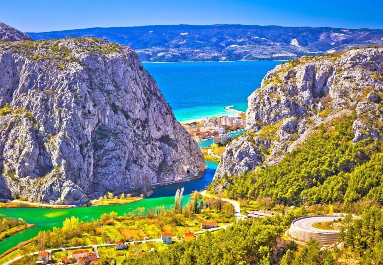 Apartments & Restaurant Galeb Marusici  外观 照片