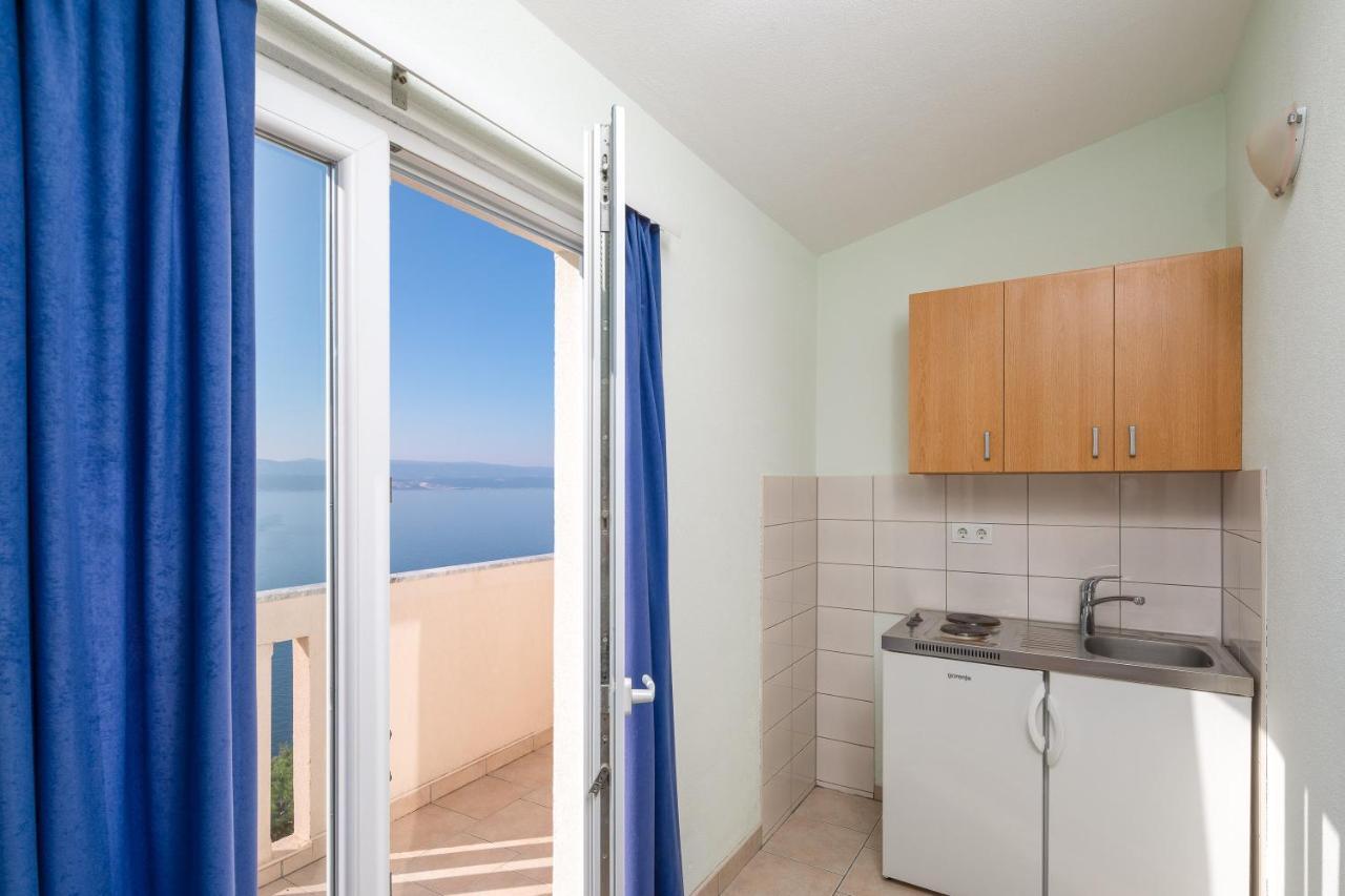 Apartments & Restaurant Galeb Marusici  外观 照片