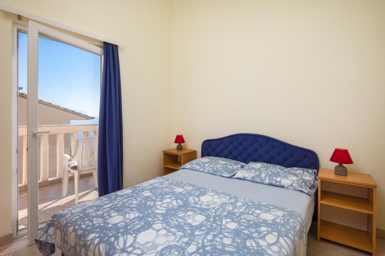 Apartments & Restaurant Galeb Marusici  外观 照片