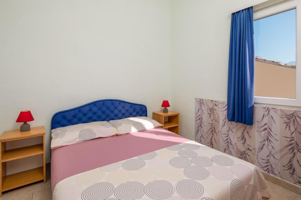 Apartments & Restaurant Galeb Marusici  外观 照片
