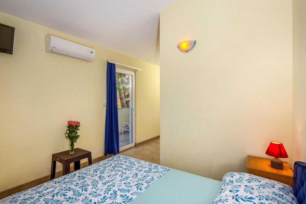 Apartments & Restaurant Galeb Marusici  外观 照片