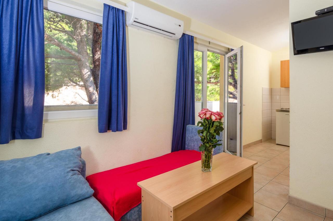 Apartments & Restaurant Galeb Marusici  外观 照片