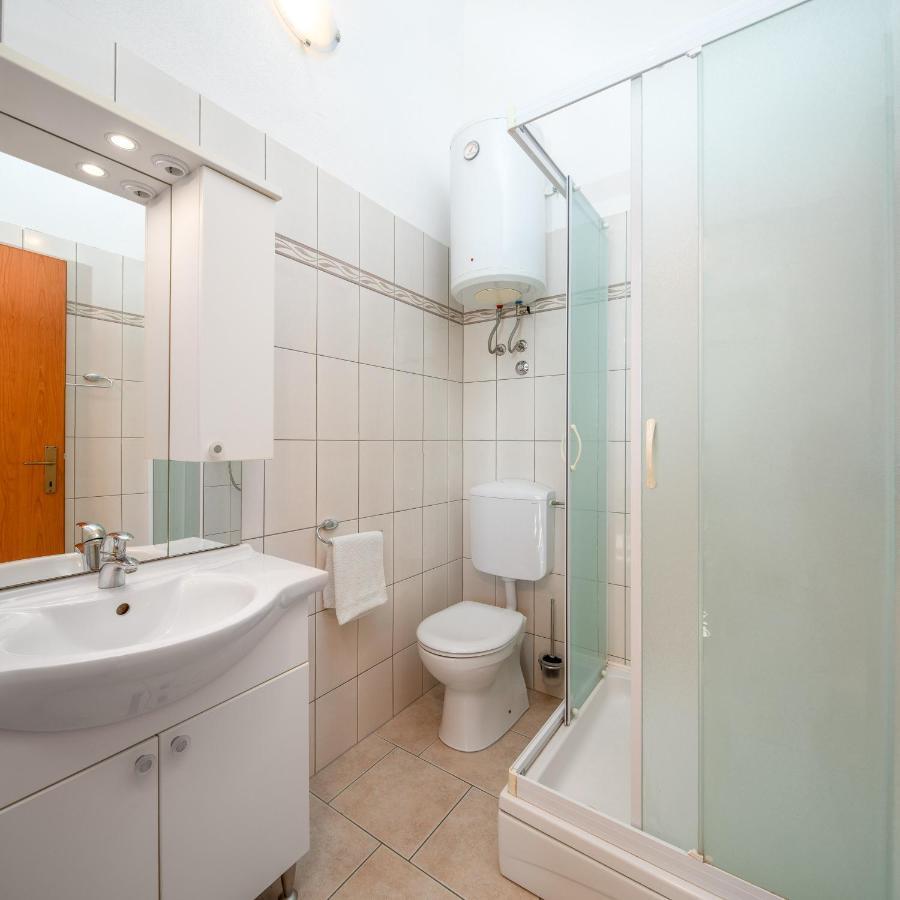 Apartments & Restaurant Galeb Marusici  外观 照片